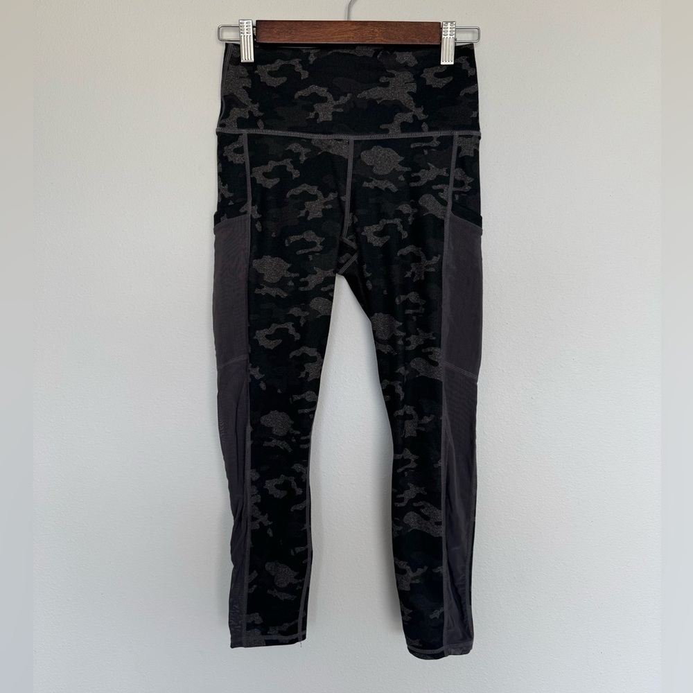Fabletics Black Camouflage Activewear Leggings Mesh Detail + Pockets Size XS